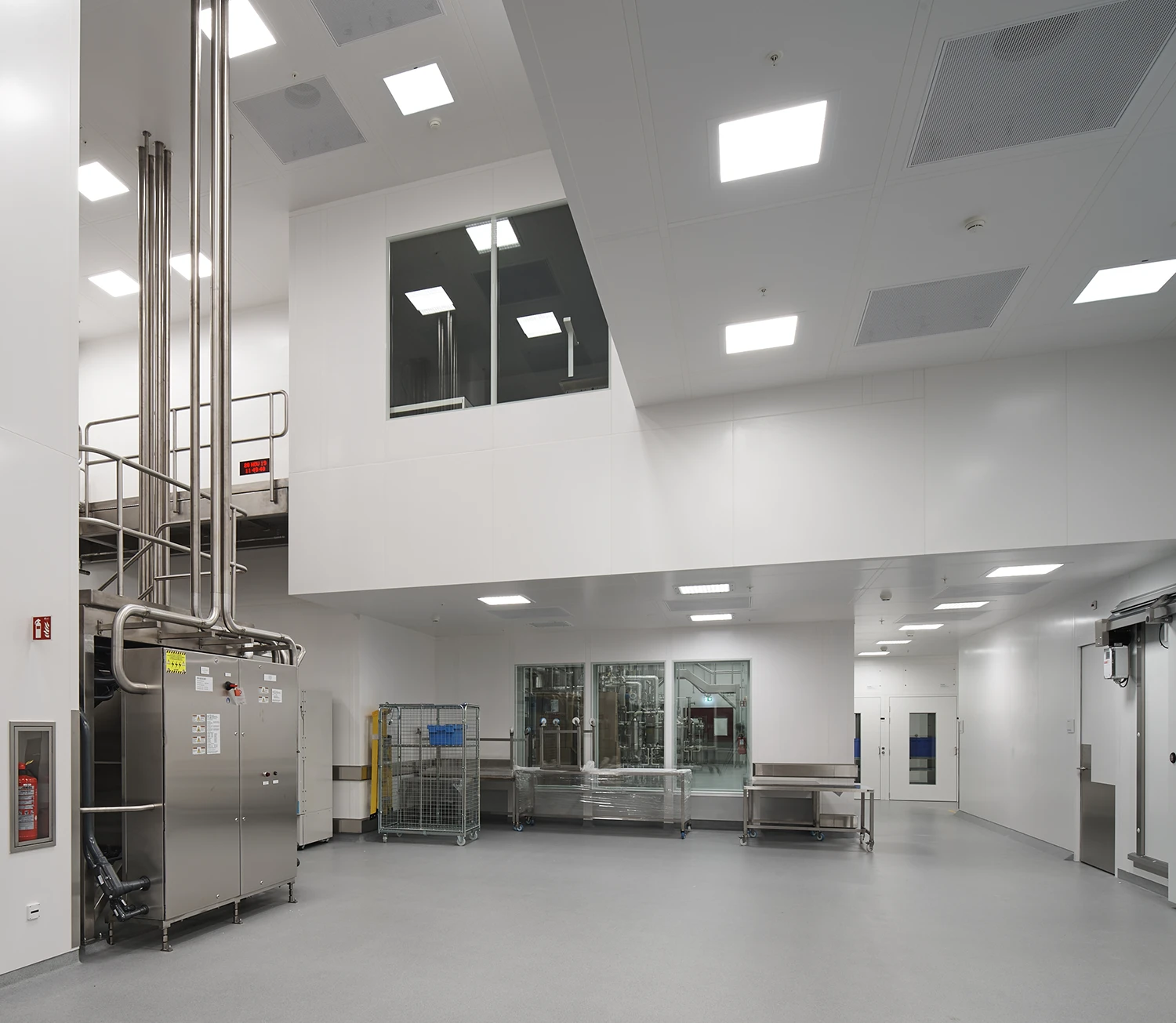 Cloison métallique monobloc, retombées